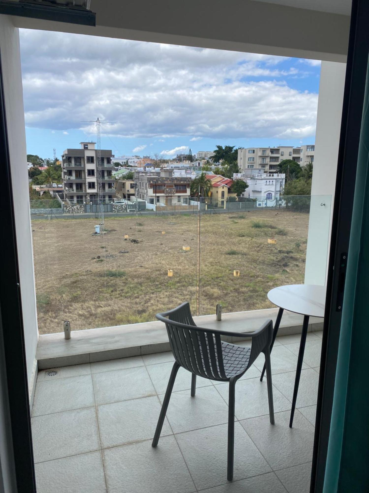 Sandstone Apartment A Walk To The Beach Flic en Flac Exterior foto